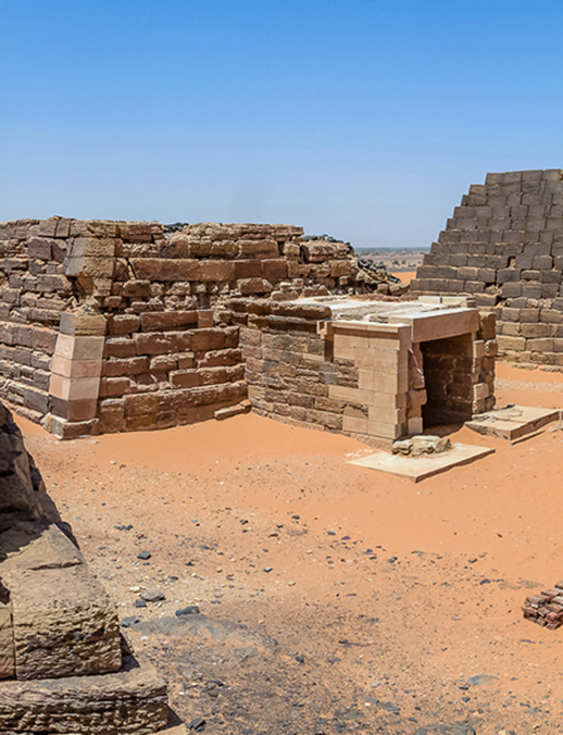 Ausgrabungsstätte bei Pyramiden von Meroe